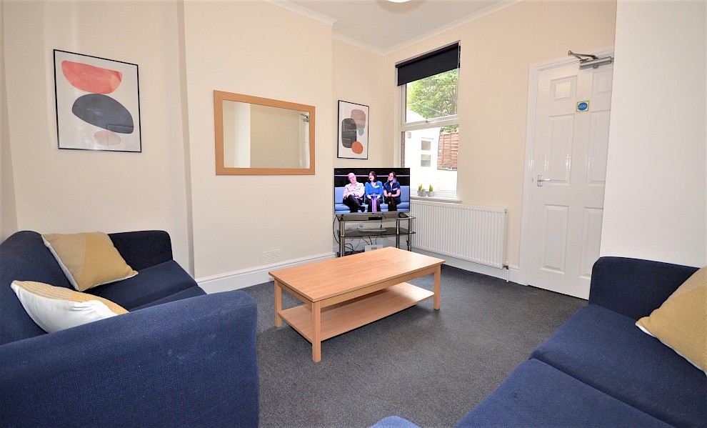 gallery image 18-filey-street-living-room.jpg