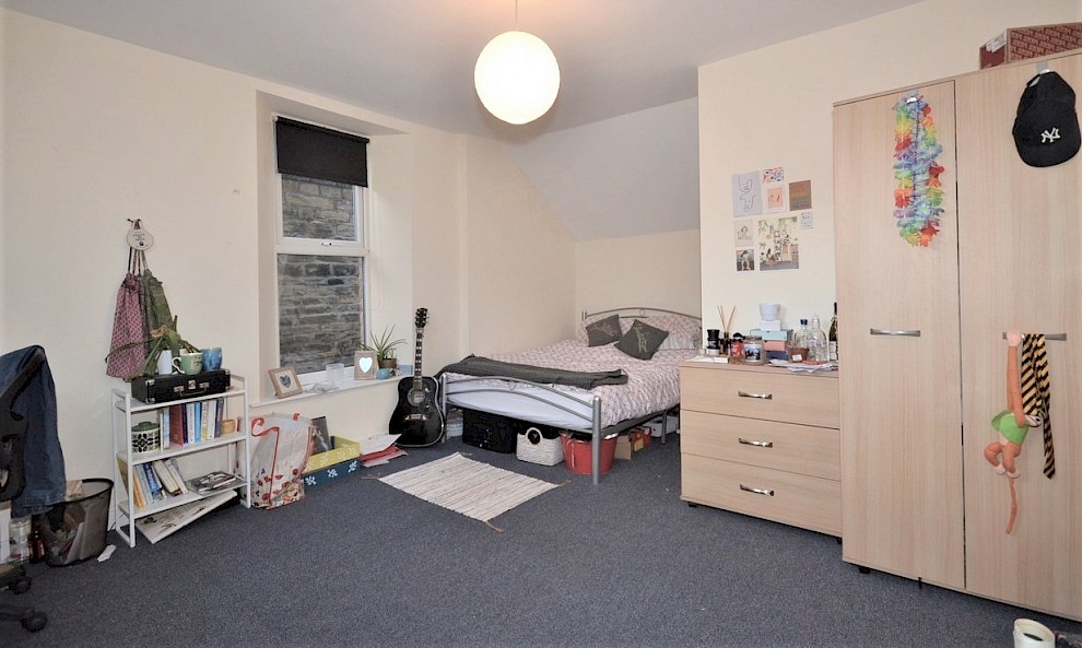 gallery image 21-mooroaks-rd-bedroom-6.jpg